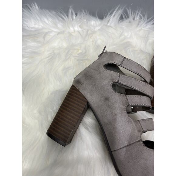 Restricted 6 Strap Stacked Heel Sandals Women Size US 6 M Gray 3 inch heel - Picture 2 of 9